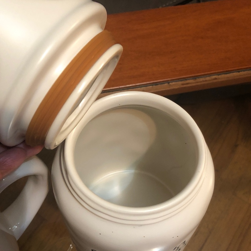 Queen's Kitchen White Ceramic Set - Picture 7 of 10